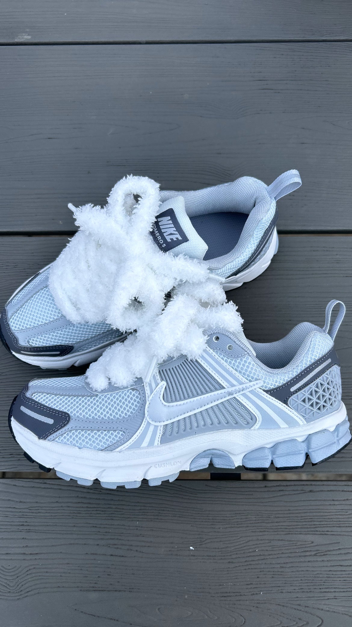 Nike zoom vomero 5 fuzzy laces