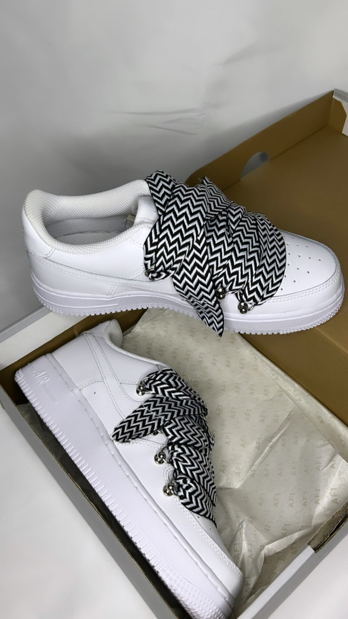 Air Force 1’07 black and white flat laces