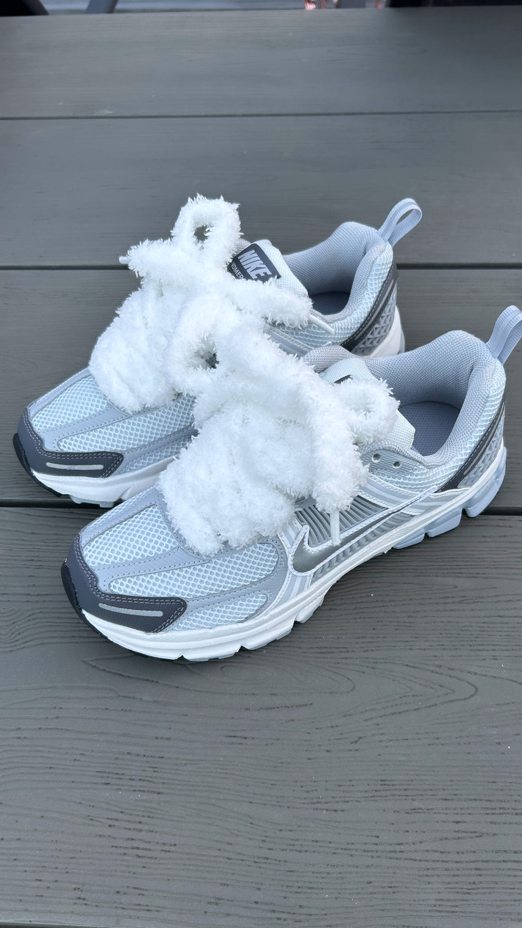 Nike zoom vomero 5 with fuzzy laces