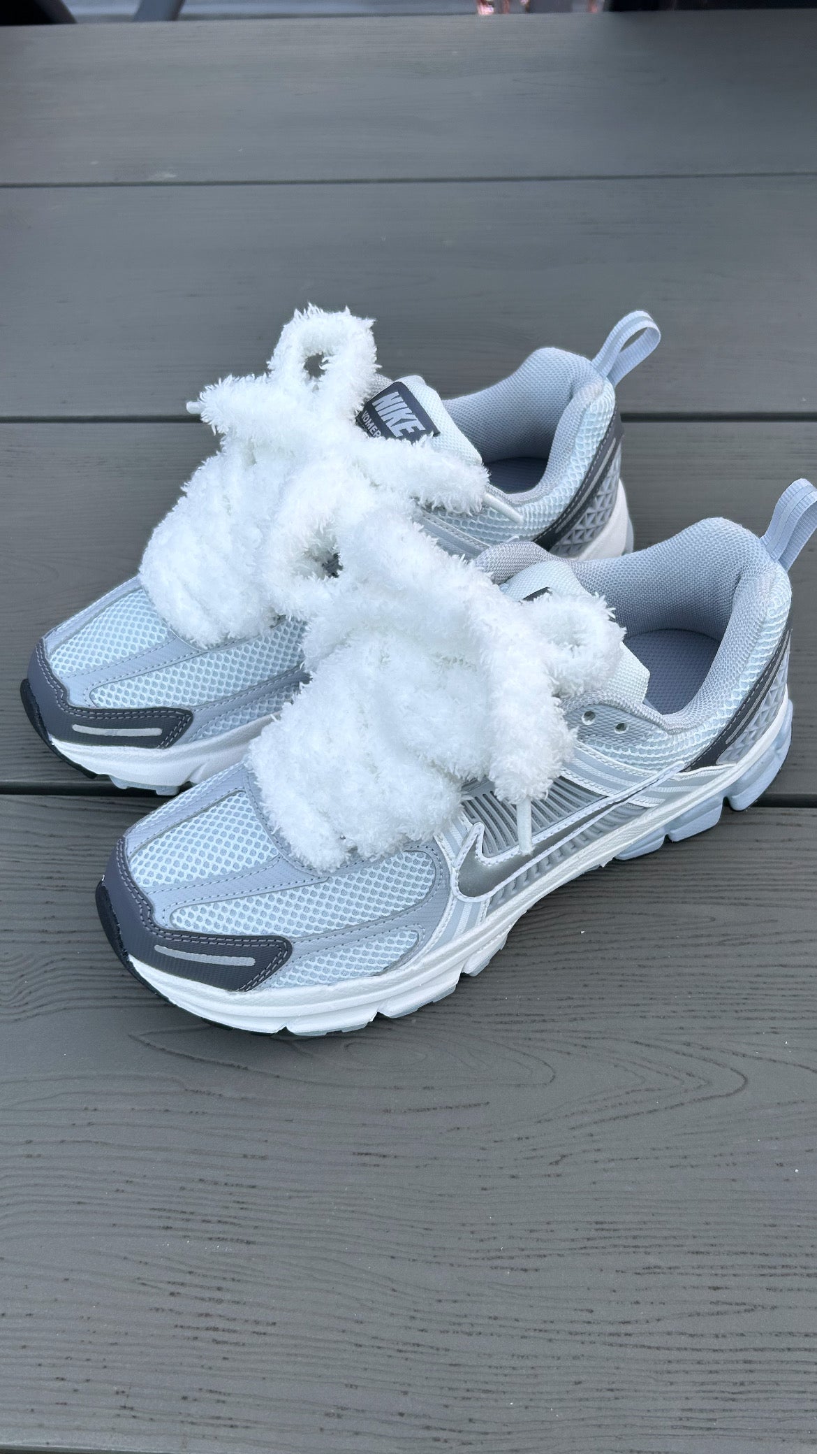 Nike zoom vomero 5 with fuzzy laces